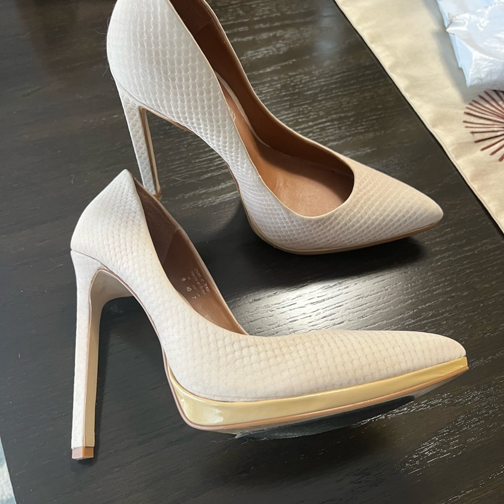 Aldo shoe’s worn only 2 times